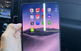 iPhone Duo lỗi màn hình gập chỉ sau vài giờ bóc seal