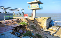 Cận cảnh 2 bãi biển du lịch nổi tiếng ở Quảng Trị bị sóng xâm thực, sạt lở
