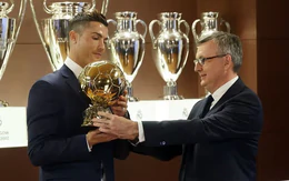 Vượt mặt Messi, Ronaldo giành 'Quả bóng vàng mọi thời đại'