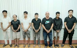 Khởi tố thêm 7 người vụ khiêng quan tài có người sống bên trong diễu phố