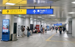 Chỉ dẫn lối ra ga Bến Thành toàn bằng số, du khách đi metro số 1 lúng túng