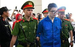 Mẹ Mr Pips: Con bị tâm thần 13 năm, phải mua vàng và USD cất cho gọn vì tiền Việt quá nhiều