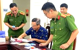 Bị truy nã tội hiếp dâm, người đàn ông ra đầu thú sau 37 năm lẩn trốn