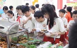 Chai nước 6.000 đồng bán trong trường 9.000 đồng là có thật, khi đơn vị trúng thầu quyết định giá cả