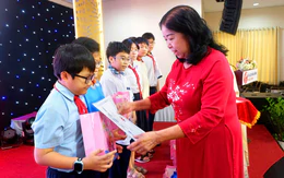 TP.HCM trao 72 suất học bổng, 20 xe đạp và 24 xe lăn cho trẻ em, người khuyết tật có hoàn cảnh khó khăn