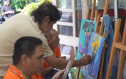 Cuộc thi Lan tỏa năng lượng tích cực 2026: Người thầy gieo màu cho họa sĩ khiếm thính