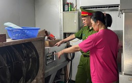 Bên trong cơ sở sản xuất hàng triệu lọ C sủi giả được quảng cáo tăng sức đề kháng, mát gan