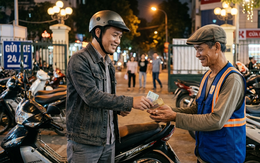 Tôi gửi thêm tiền cho người giữ xe, bạn tôi nói cứ trả đúng số tiền là được rồi
