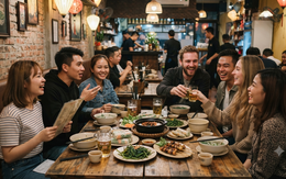Ai được trả tiền bữa ăn chung?