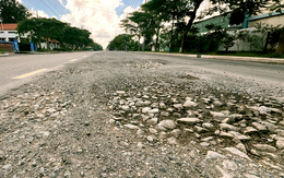 Tuyến đường huyết mạch vào khu công nghiệp ở Cần Thơ chi chít 'ổ gà'