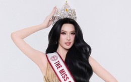 Cô gái làm nghề trang điểm mang sash Việt Nam thi The Miss Globe 2026