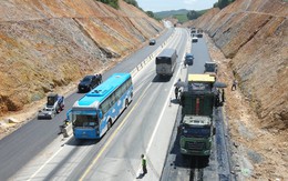 Đang mở rộng cao tốc Cam Lộ - La Sơn lên 4 làn xe, cuối năm nay hoàn thành toàn tuyến