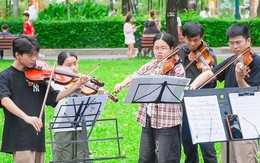 Lớp học đàn '0 đồng' ở công viên Tao Đàn kết nối ngàn người cùng đam mê 