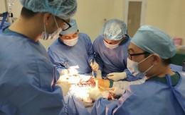 Cụ bà 100 tuổi tại TP.HCM đi lại được sau 13 ngày phẫu thuật gãy xương đùi