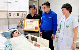 Cô giáo mầm non bị cắt một chân vì cứu học sinh được nhận giải thưởng Thanh niên sống đẹp