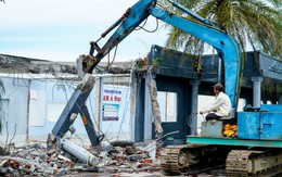 Chủ biệt thự 'đẹp nhất Cà Mau' bắt đầu tháo dỡ công trình vi phạm
