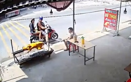 Thanh niên ngồi quay thịt bê khiến khách Tây hiểu nhầm là thịt chó