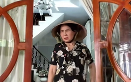 Nghe tiếng cửa kêu, bác gái bực bội liền có ngay siêu phẩm