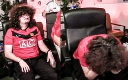 Khoảnh khắc 'suy sụp' của CĐV Man Utd 'viral' khi bị West Ham chọc thủng lưới