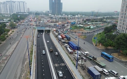 Người dân về quê chiều 24 Tết: Nút giao An Phú thoáng nhờ có hầm chui, quanh sân bay ùn ứ