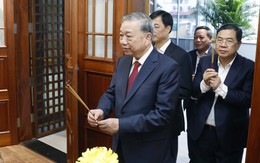Tổng Bí thư Tô Lâm thắp hương tưởng nhớ các cố Tổng Bí thư và Đại tướng Võ Nguyên Giáp