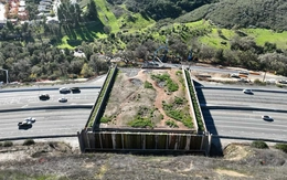 Cầu vượt 494 tỉ đồng nhưng không xe nào được phép đi qua