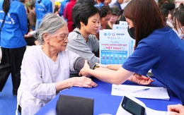 Người cao tuổi chú ý kiểm soát yếu tố nguy cơ, phòng đột quỵ não ngày Tết