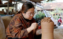 Độc đáo đồ trang trí Tết từ gốm, đồ đồng