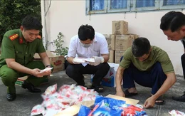 Phá đường dây sản xuất bột ngọt, nước mắm, bột giặt giả  ở TP.HCM