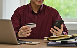 Họp mặt du xuân cùng nhóm bạn, chia tiền trả cho khoẻ hay giành nhau trả?