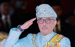 Malaysia muốn cựu quốc vương điều hành bóng đá sau bê bối nhập tịch