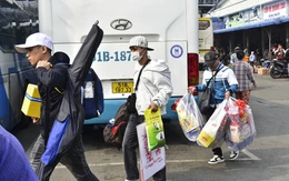 Chen chúc đón xe về quê ăn Tết, 'mệt thì có mệt, nhưng vui nhiều hơn, không đâu bằng nhà mình'