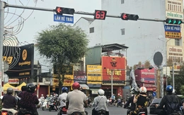 Kẹt xe do đèn đỏ dài, đèn xanh ngắn: Bạn đọc dẫn chứng nhiều nơi