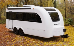 Bỏ phố về rừng theo cách đại gia: Nhà di động thách thức mọi thời tiết, nội thất như khách sạn 5 sao