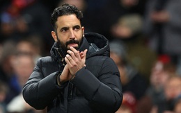 Sai lầm biến cựu HLV Man United thành cầu thủ của Genoa