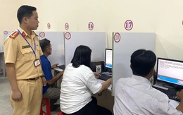 Công an Cần Thơ tổ chức thi bằng lái xe máy cho bà con vùng xa