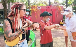 Đến Trại rắn Đồng Tâm vui chơi dịp Tết, biết thêm các loài rắn quý hiếm