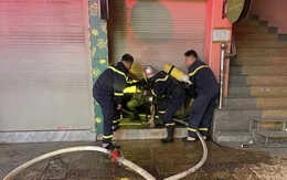 Cứu 3 người trong vụ cháy nhà 5 tầng lúc rạng sáng 29 Tết