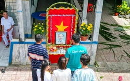 Người dân Cà Mau lập bàn thờ mời Bác cùng về ăn Tết