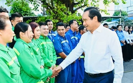 Chủ tịch UBND TP.HCM thăm công nhân môi trường, chúc Tết Becamex
