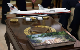 Máy bay Air Force One sắp khoác lên màu sơn mới mà ông Trump ưa thích