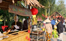 Chợ quê Xóm Rẫy 'đắt khách' ngày xuân