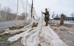 'Lá chắn' mới của người dân Ukraine đang được giăng khắp nơi: Lưới đánh cá