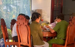 Vụ 2 người chết, 4 người nhập viện: Mua rượu trắng về pha  rượu ngâm trái mỏ quạ và nấm linh chi