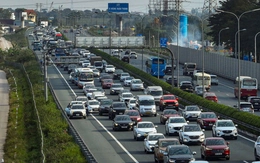 Mùng 4 Tết: Xử lý 8.241 tài xế vi phạm; Hà Nội bắt đầu ùn tắc ở cửa ngõ