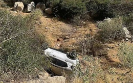 Xe hơi chở 3 người rơi xuống vực sâu ở Khánh Hòa chiều mùng 4 Tết