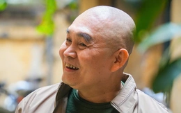 'Mùi phở': Kịch bản yếu và vụ quỳ lạy khán giả