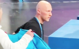 Lý do HLV trượt băng liên tục thay áo 13 đoàn ở Olympic mùa đông