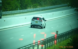 Nhiều ô tô, xe khách vi phạm tốc độ trên cao tốc cả ngày lẫn đêm