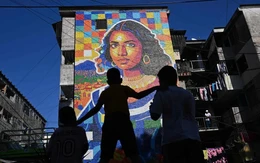 Chiêm ngưỡng bức bích họa khổng lồ ‘Mona Lisa xứ Mỹ Latin’ tạo nên từ 100.000 nắp chai nhựa